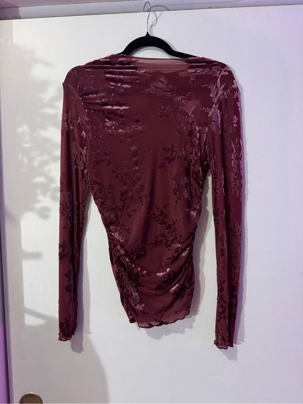 Bloomingdale’s Women's Long Sleeve Ruched Velvet Floral Top - Wine NWT
